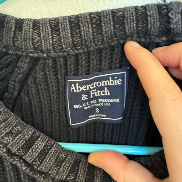 Abercrombie & Fitch Charcoal Ribbed Sweater in Size Small - Picture 7 of 8